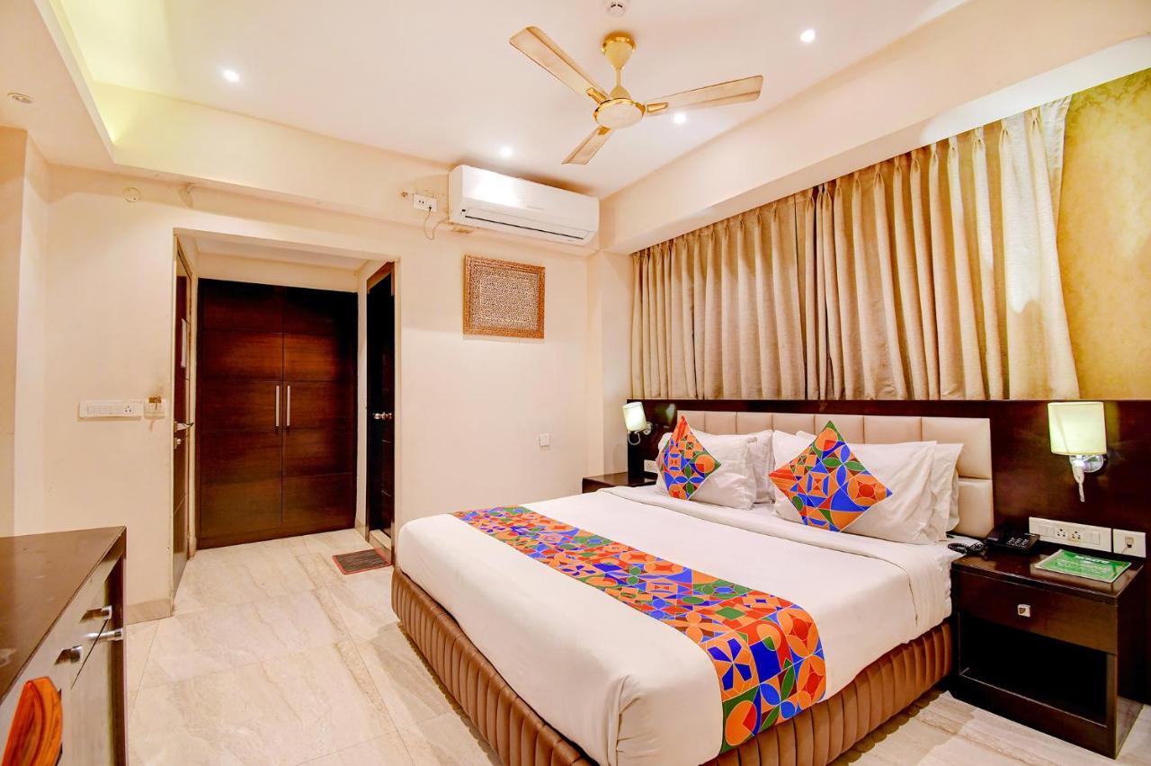 כלכותה Hotel Radiant מראה חיצוני תמונה