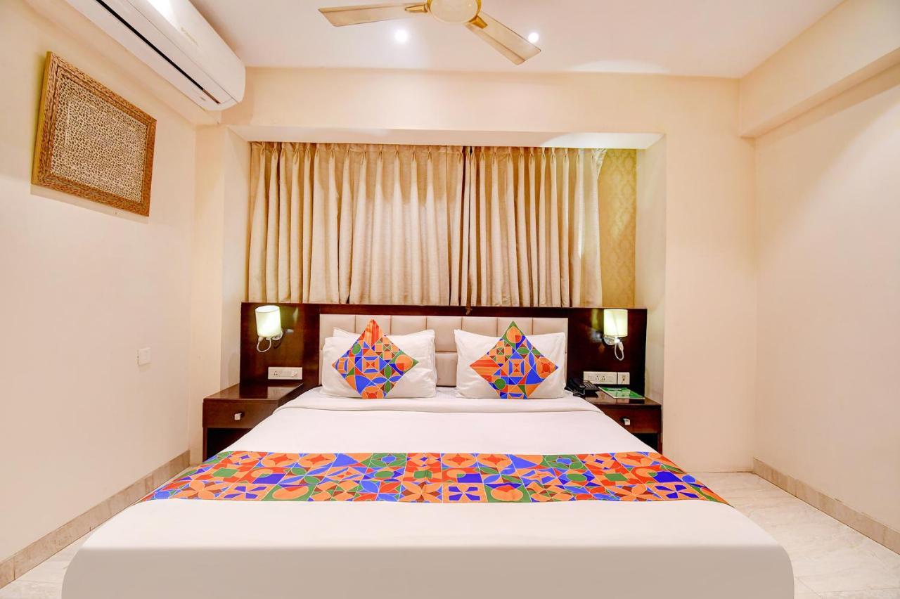 כלכותה Hotel Radiant מראה חיצוני תמונה