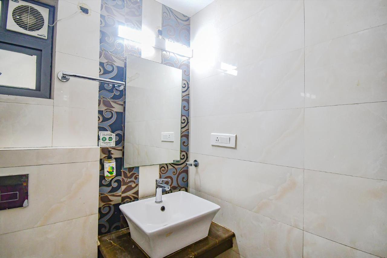 כלכותה Hotel Radiant מראה חיצוני תמונה