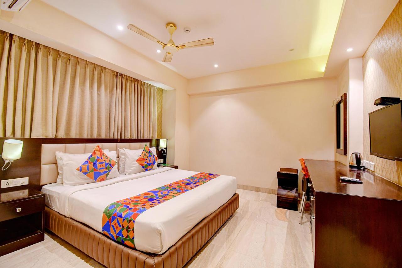 כלכותה Hotel Radiant מראה חיצוני תמונה