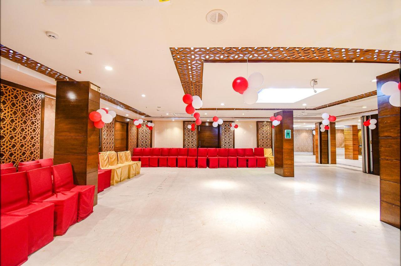 כלכותה Hotel Radiant מראה חיצוני תמונה