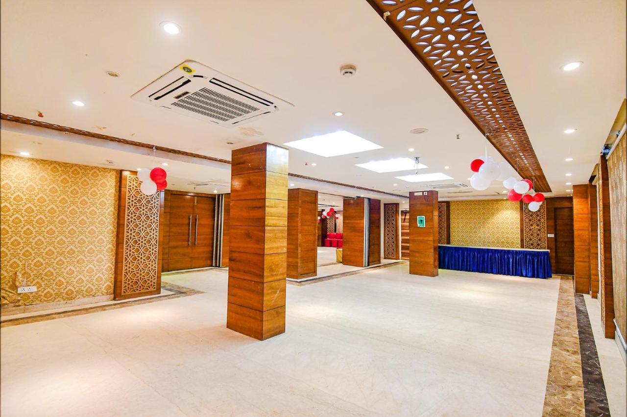 כלכותה Hotel Radiant מראה חיצוני תמונה