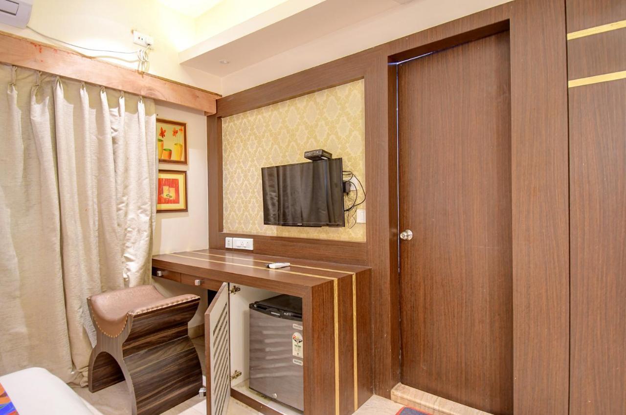 כלכותה Hotel Radiant מראה חיצוני תמונה