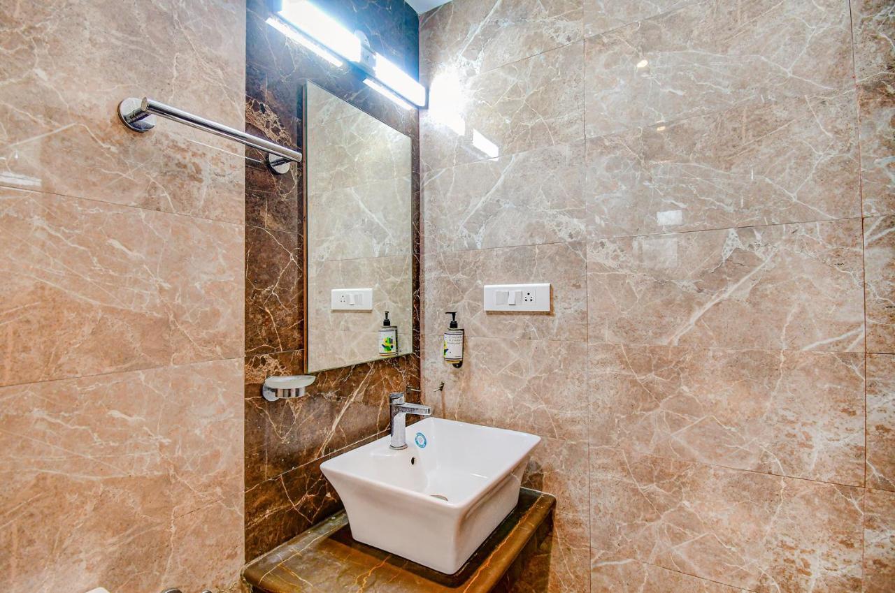כלכותה Hotel Radiant מראה חיצוני תמונה
